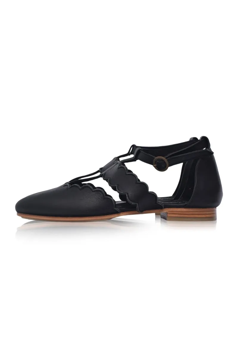 Gardenia Pointy Toe Leather Flats in Black