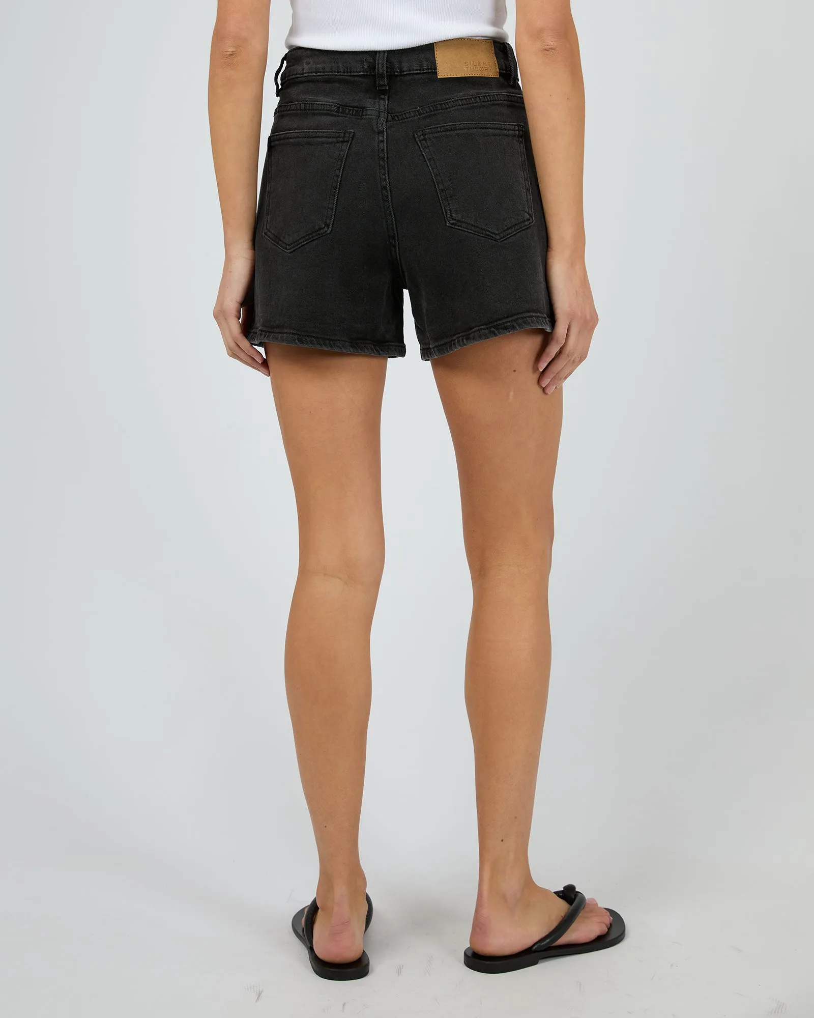 Kyia Short Comfort Washed Black