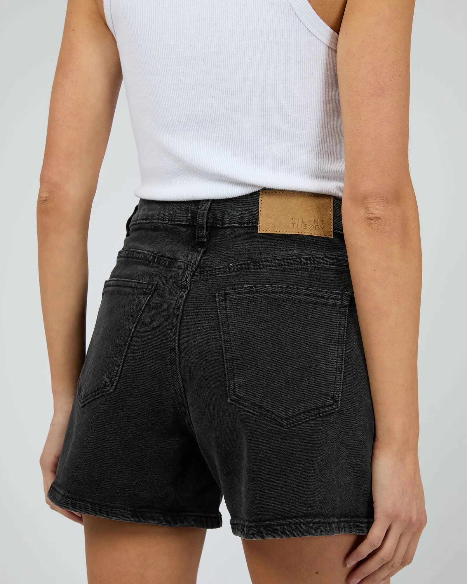 Kyia Short Comfort Washed Black